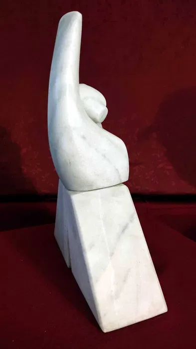 Sculptură în marmură albă Evoluție 2