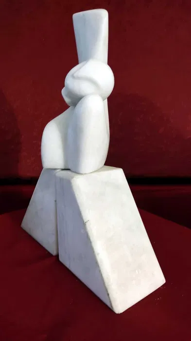 Sculptură în marmură albă Evoluție 5